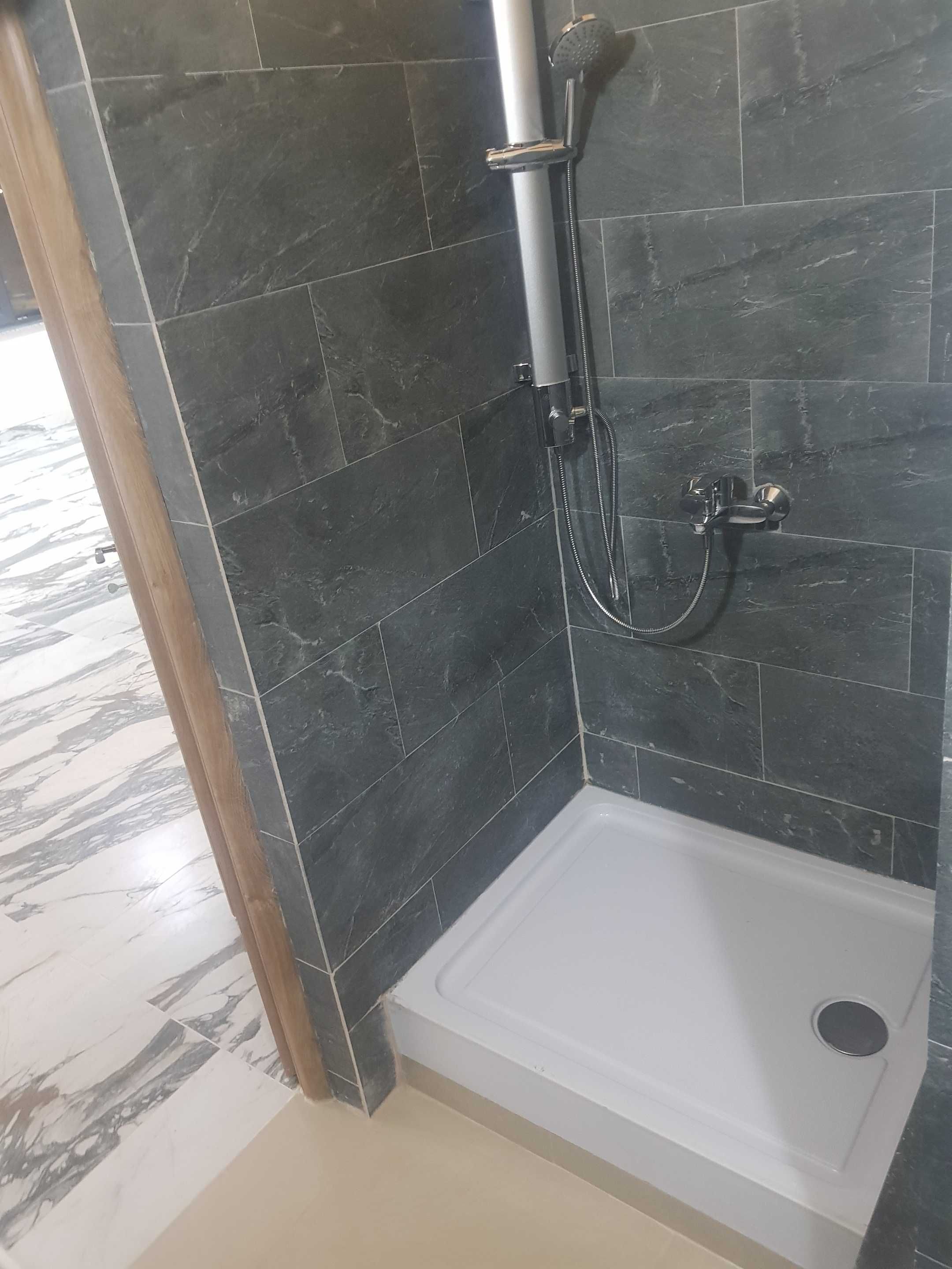 Spatiul comercial 90mp 1 sala + 2 baii la etaj 1 centru