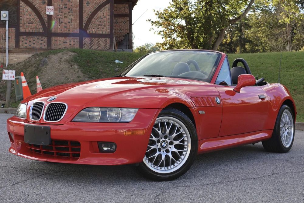 BMW Z3 запчасти лобовое стекло дверные обшивки фары
