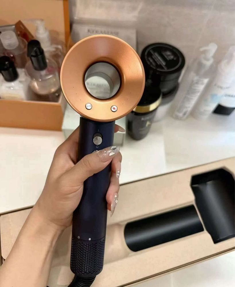 Feonul Dyson + bonus 5 Accesorii