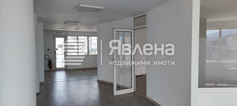Светъл и функционален етаж от офис