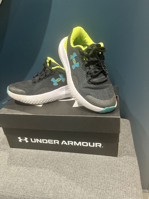 Маратонки за момче Under Armour, номер 38,5