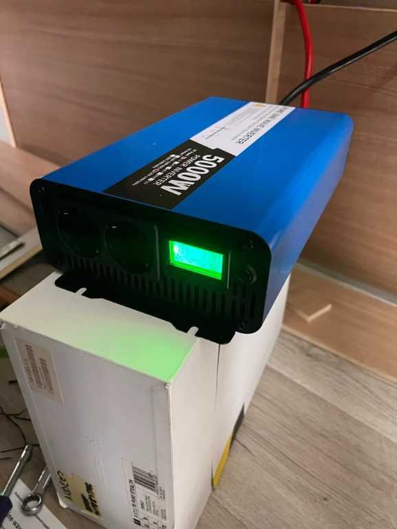 Инвертор чиста синусоида с LCD екран DC 12/24v към AC220v 50Hz 5000W