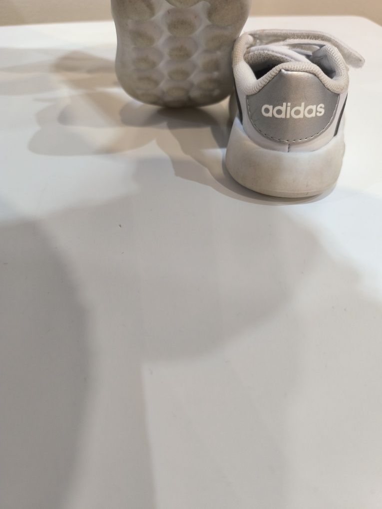 Бебешки обувки Adidas Bubblecomfy 19 номер