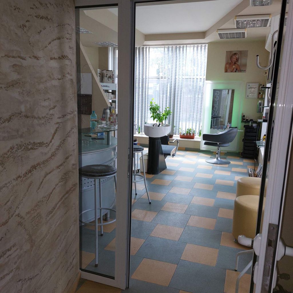 Продава се Магазин в Димитровград - 68 кв.м за 956 €/кв.м - Снимка #1