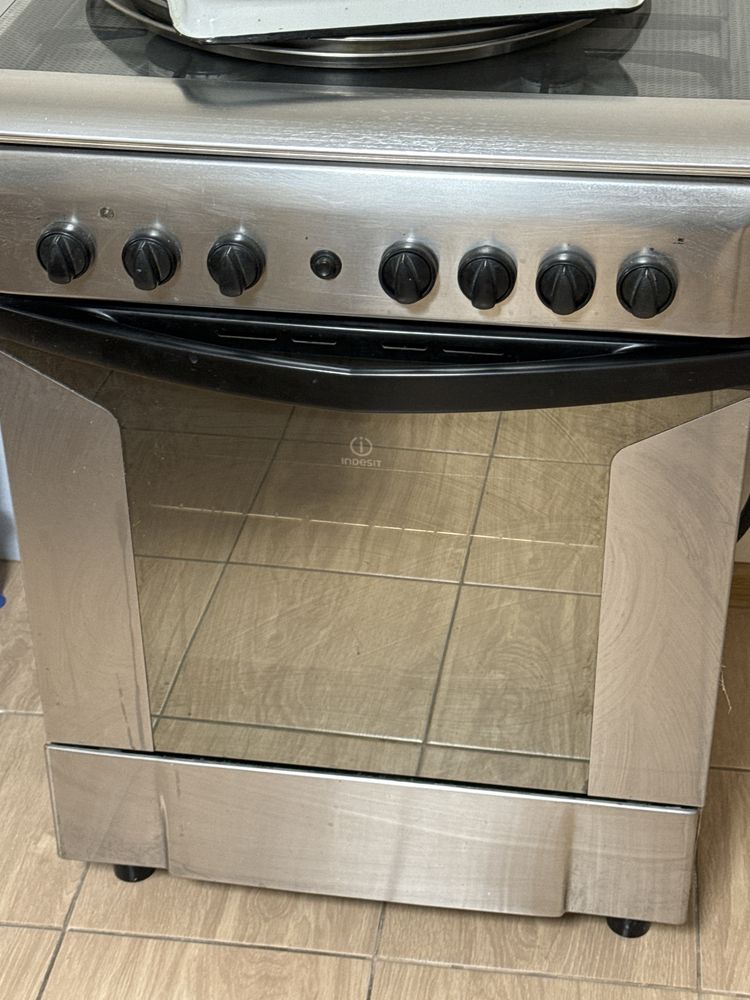 Продаю абсолютно новую газовую плиту Indesit!