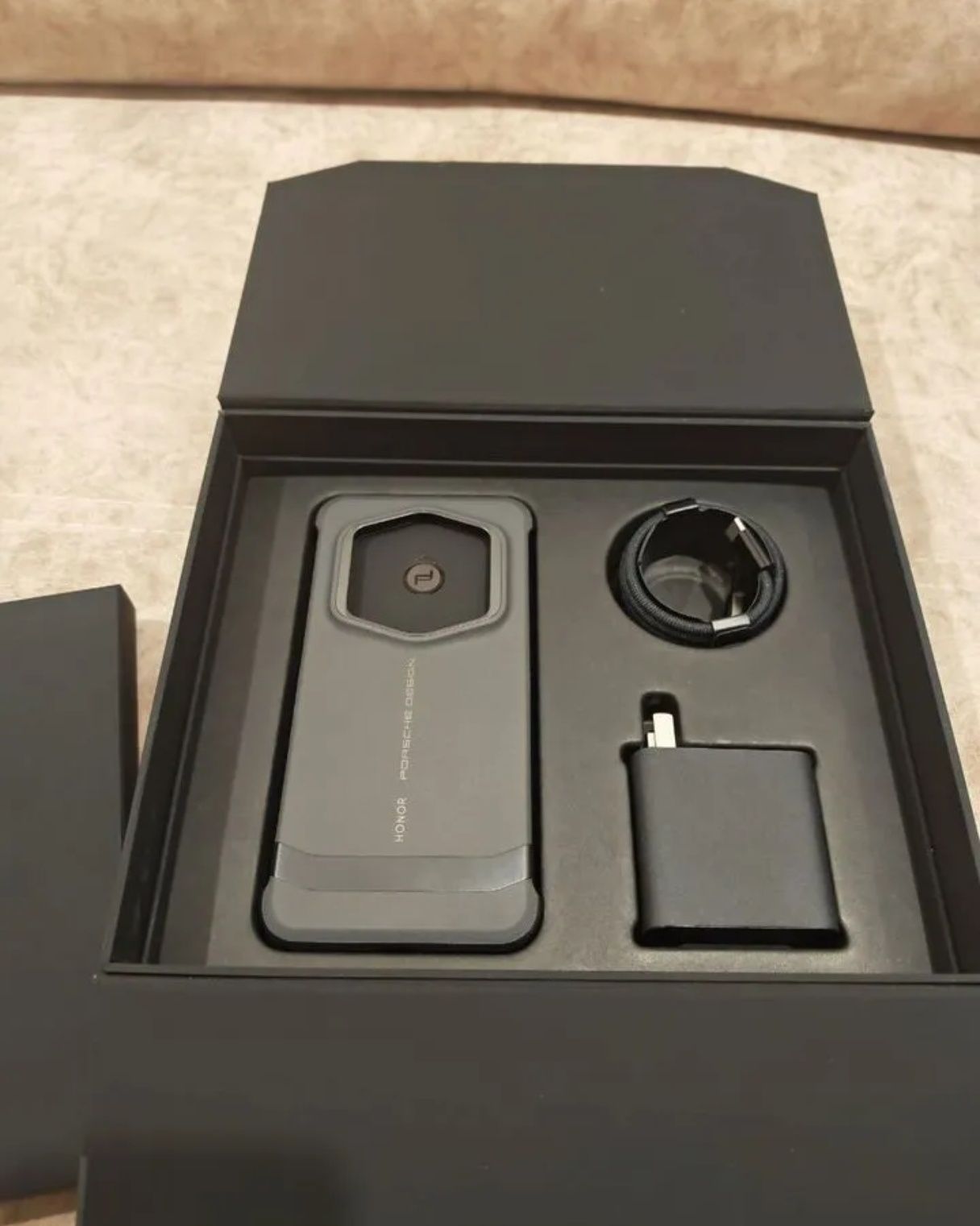 Honor Magic 7 Porsche Design 1 terrabite