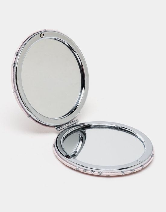 Карманное зеркало - любимый аксессуар любой красавицы!

Благодаря свои