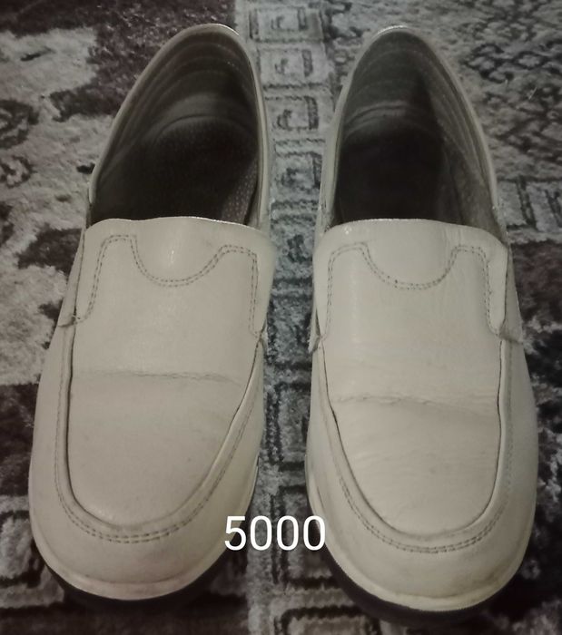 Продаю женскую обувь