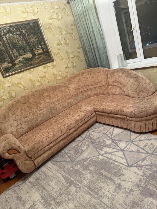 Продам угловой диван и кресло