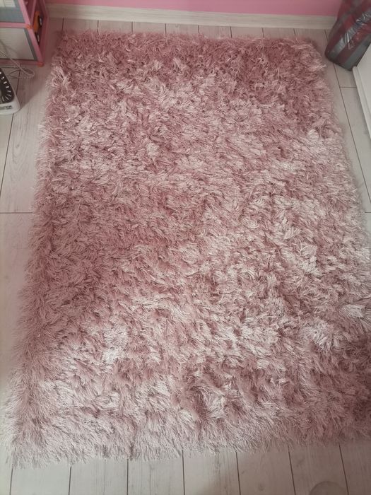 Розов килим Шаги