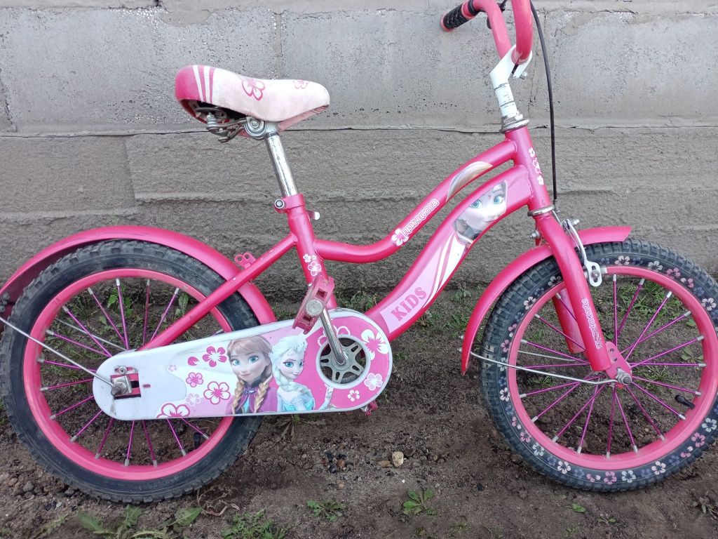 Продам велосипед для девочек от 3 до 10 лет и самокат