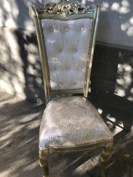 Yangi klassik stullar sotiladi