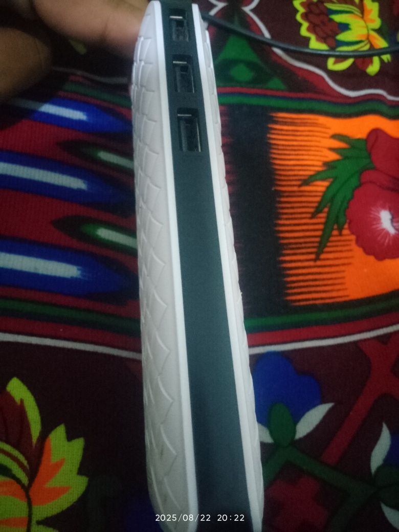 Power bank sotiladi holati zor 1 oy ishlatdim oʻzim