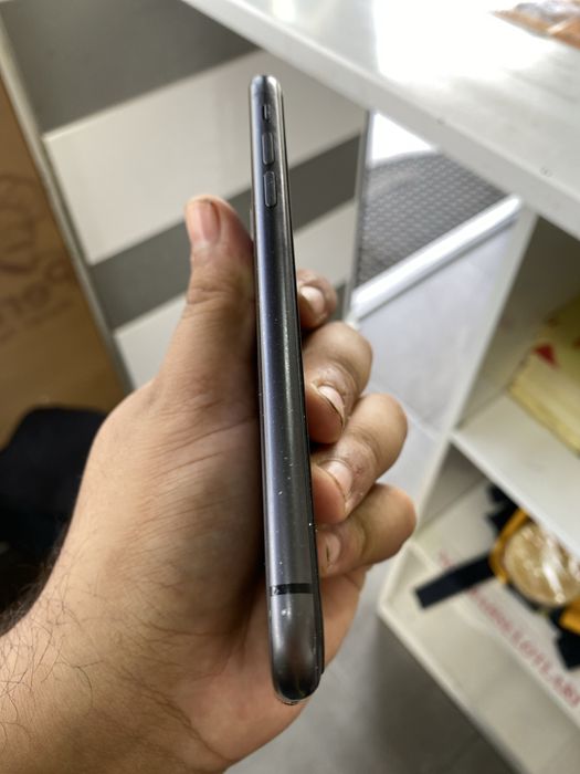 Iphone 11 holati yaxshi srocna sotiladi