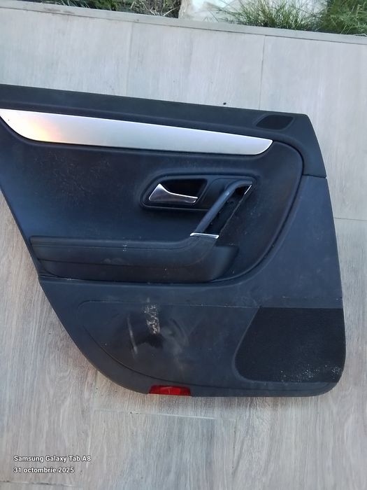 Vând boxe , geamuri , macara , ornament lateral ușă pasat cc 2011