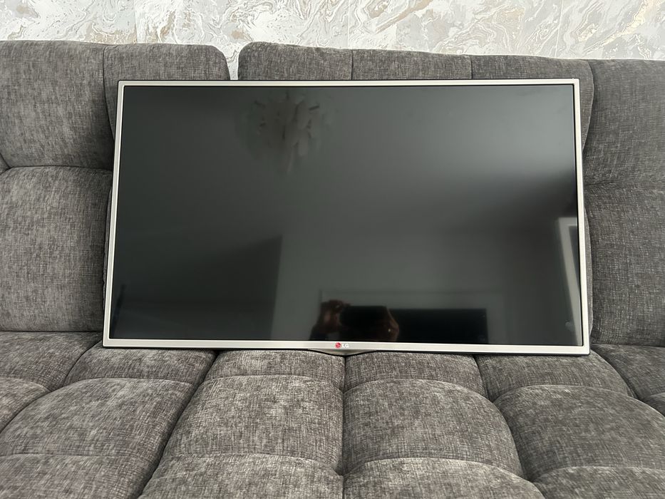 Vand Tv LG utilizat foarte putin ca nou in conditi foarte bune