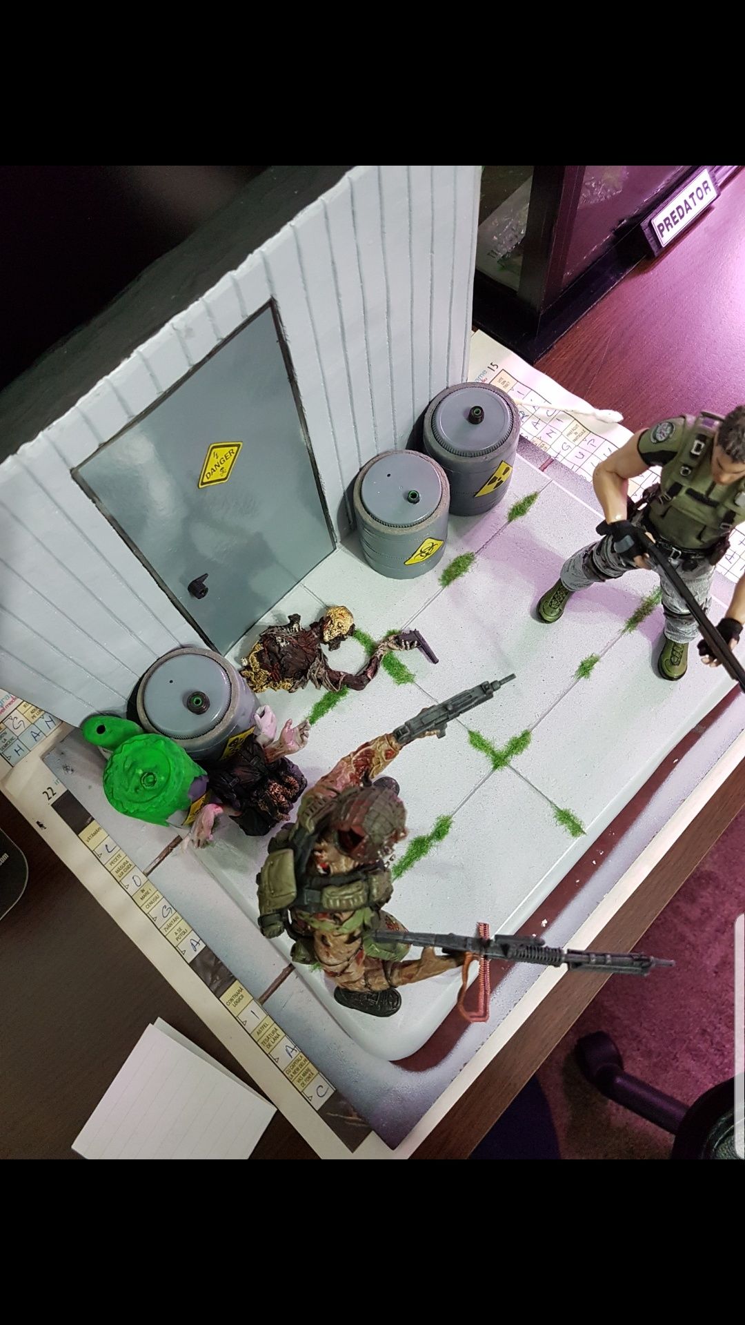 Diorama depozit pentru figurine