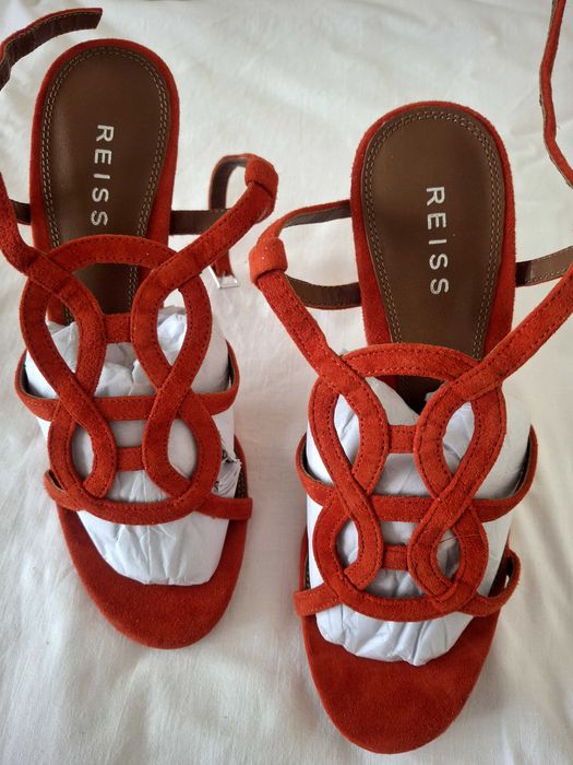 Ефектни дамски сандали марка Reiss.