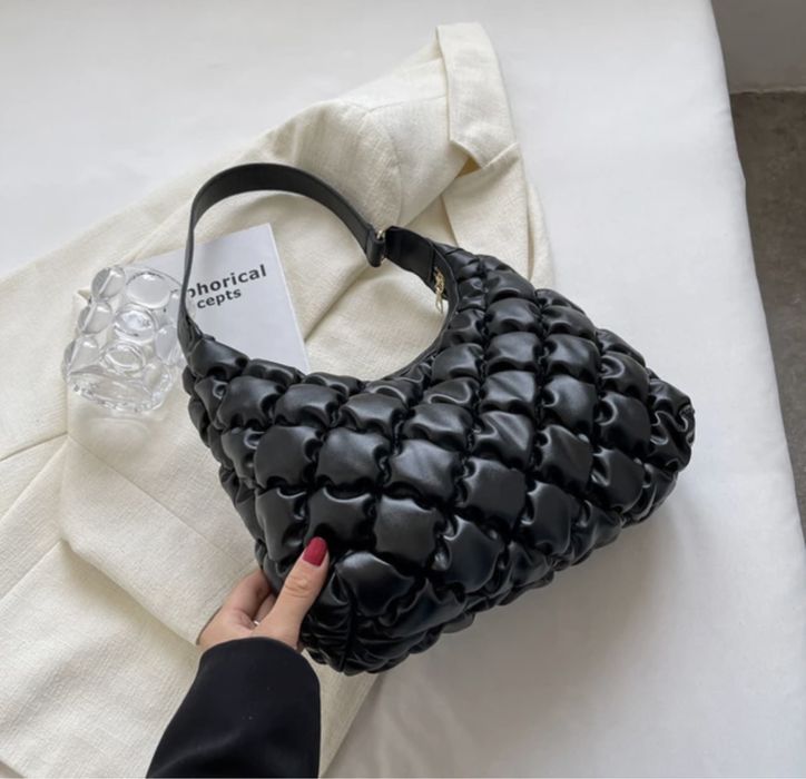 Разпродажба на нови дамски чанти