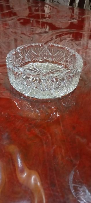 Хрусталлар сотилади.