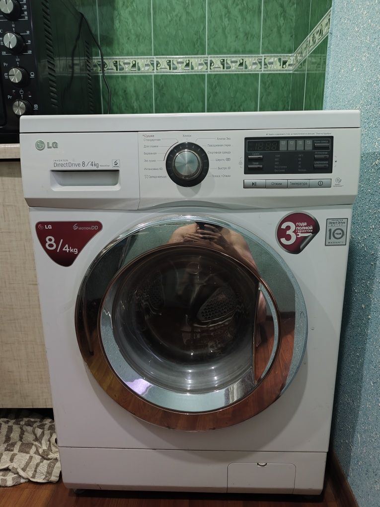 LG стиральная машина F1496AD3 8/4 с сушкой срочно родам почти новая