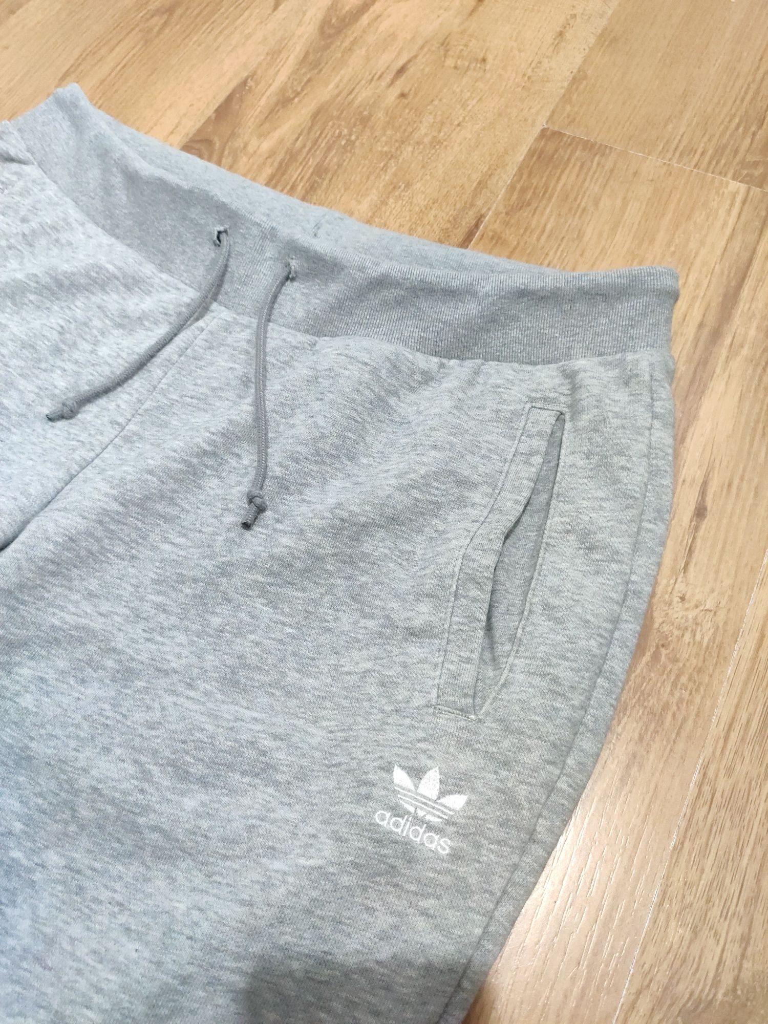 Pantaloni dama Adidas Originals mărimea M