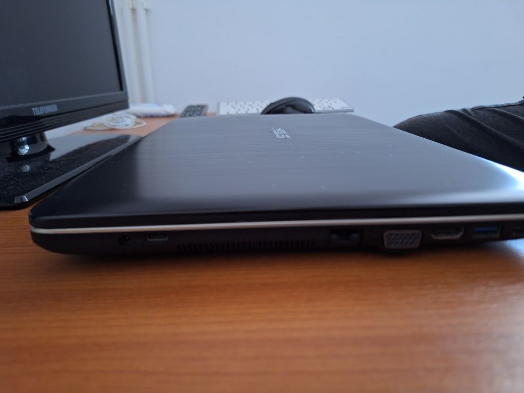 Laptop Asus x541u