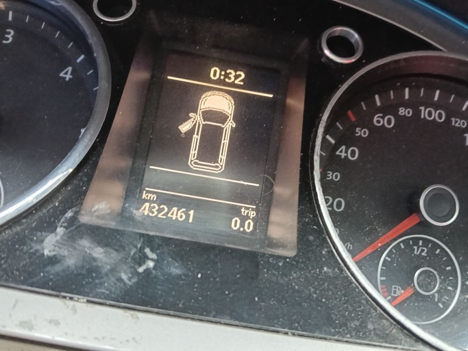 Vând Volkswagen Passat B6