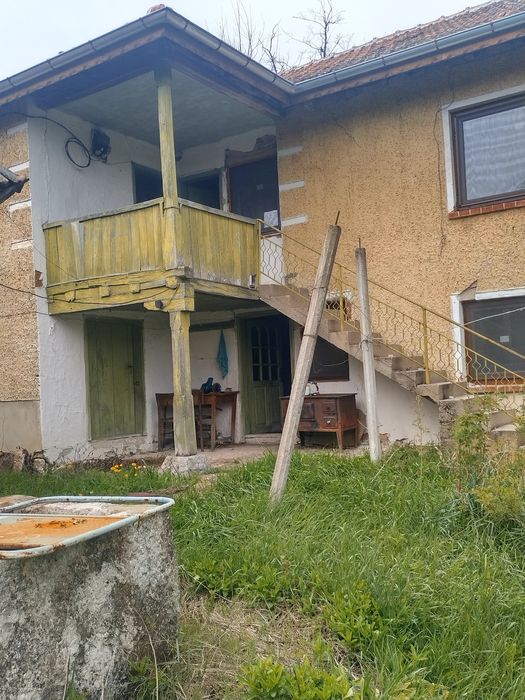 Продавам къща в село Брестово,обл.Ловеч на 167 км.от София