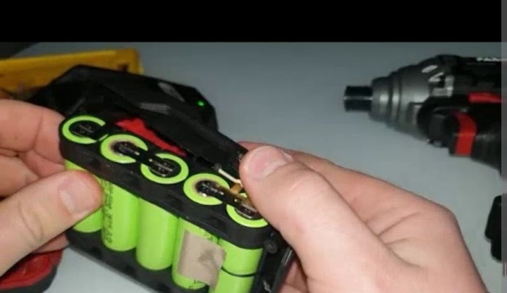 Reparații Baterii Acumulatori.