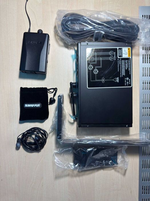 Vând Sistem In-Ear Monitor Shure PSM 200 Complet - Stare Ca Nou