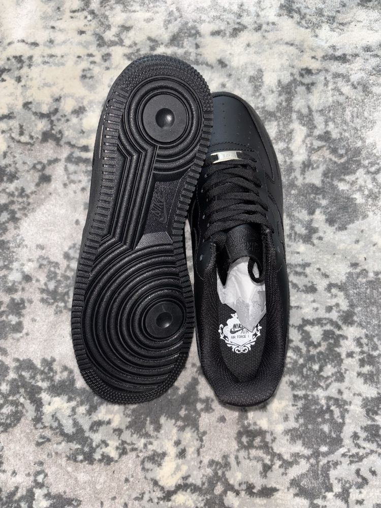 Nike Air Force 1 Triple Black