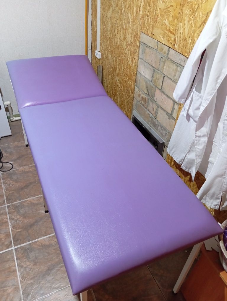 Кушетка в отличном состоянии .