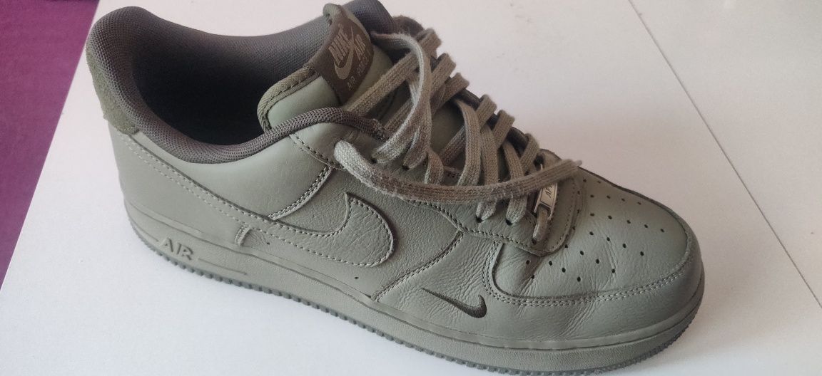 Nike Air Force 1 Olive Green – почти нови, почти мои.