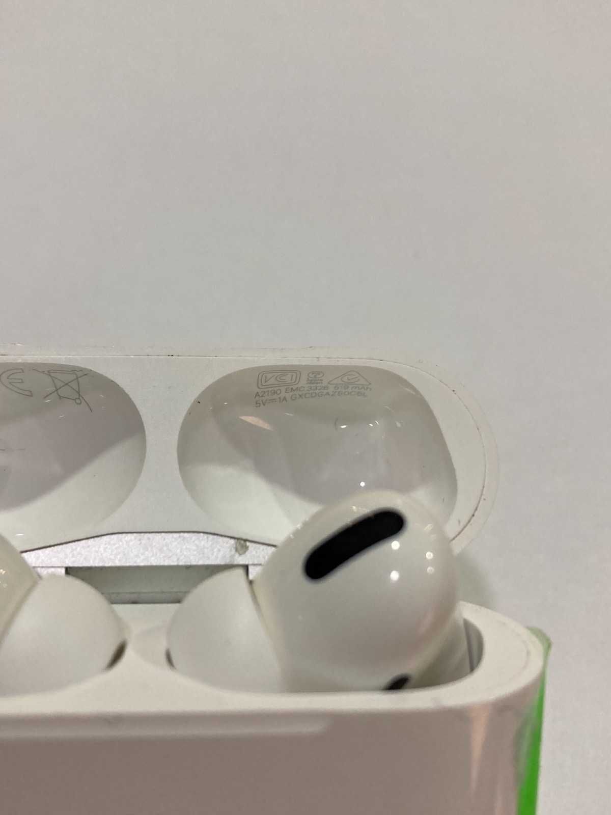 Apple AirPods Pro  (MWP22ZM/A)