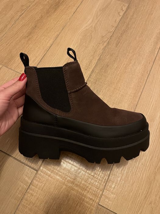 Cizme UGG - noi cu eticheta