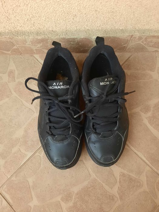 Спортни обувки Nike AIR MONARCH