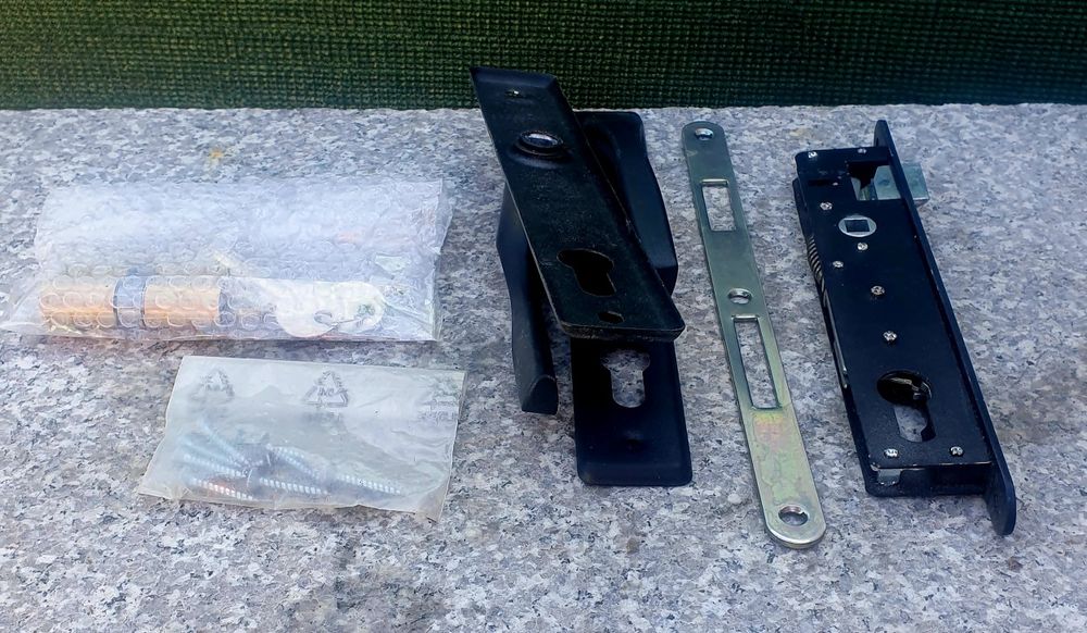 Set accesorii poarta pietonala