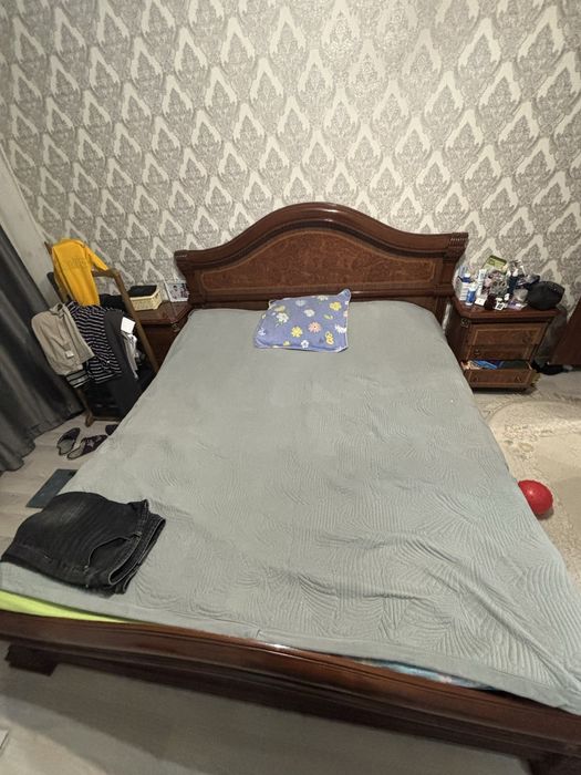 Кровать и шкаф,тумбочки
