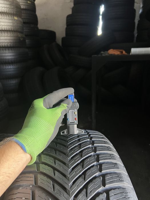2 anvelope all season 225/50/17 Nokian ca Noi!