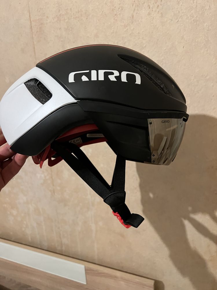 Велосипедна каска GIRO Vanquish MIPS