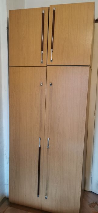 ПОДАРЯВАМ Секция с гардероби