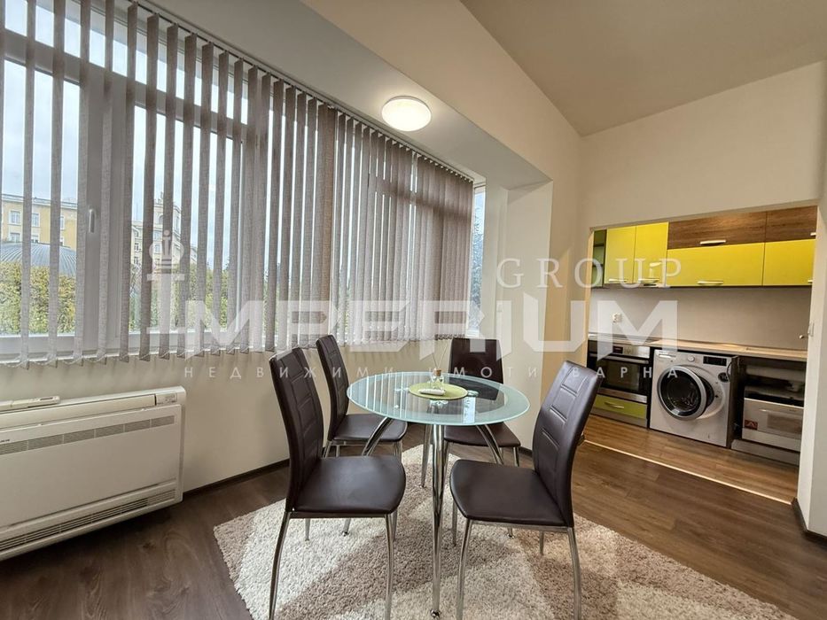 Тристаен обзаведен апартамент под наем в района на Спортна Зала, гр.