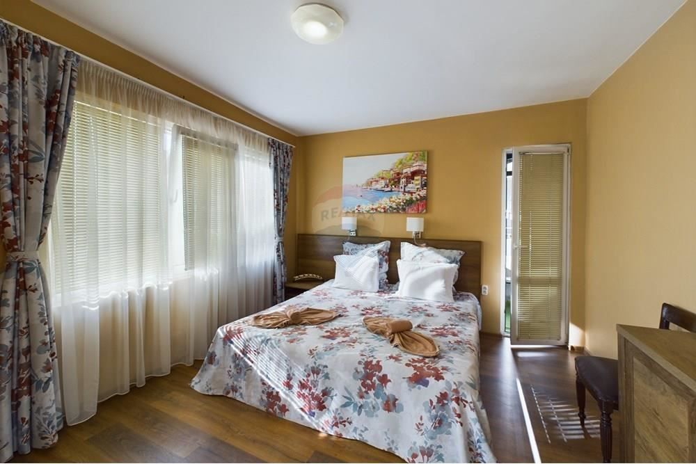 Продава се Четиристаен апартамент в Варна, Гръцка махала - 135 кв.м за 2438 €/кв.м - Снимка #6