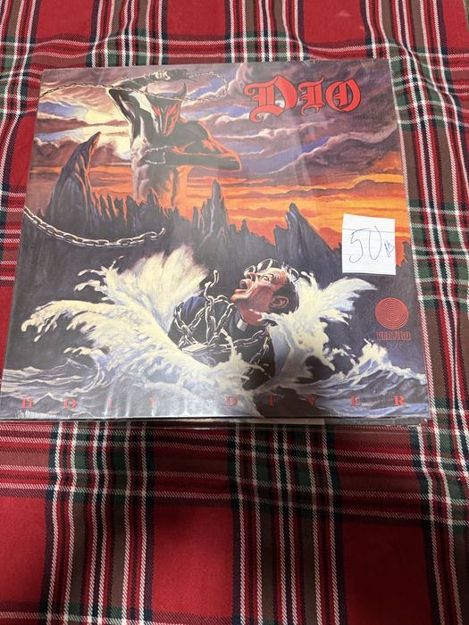 Продавам нови грамофонни плочи