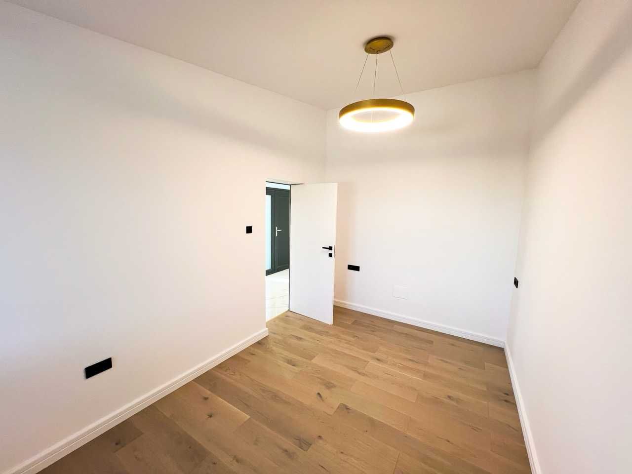 Casa individuala, 4 camere, 2 bai, 135mp utili, 500mp teren, MIROSLAVA