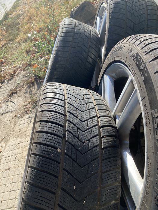 Зимни гуми Tracmax 255/40/19 дот24г