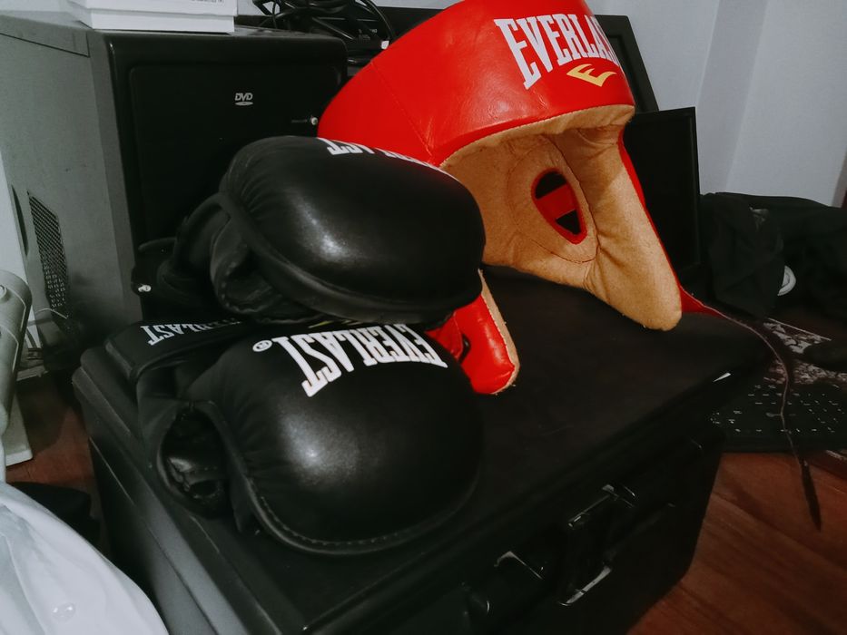 Everlast MMA комплект: перчатки L + шлем, почти новые, черные