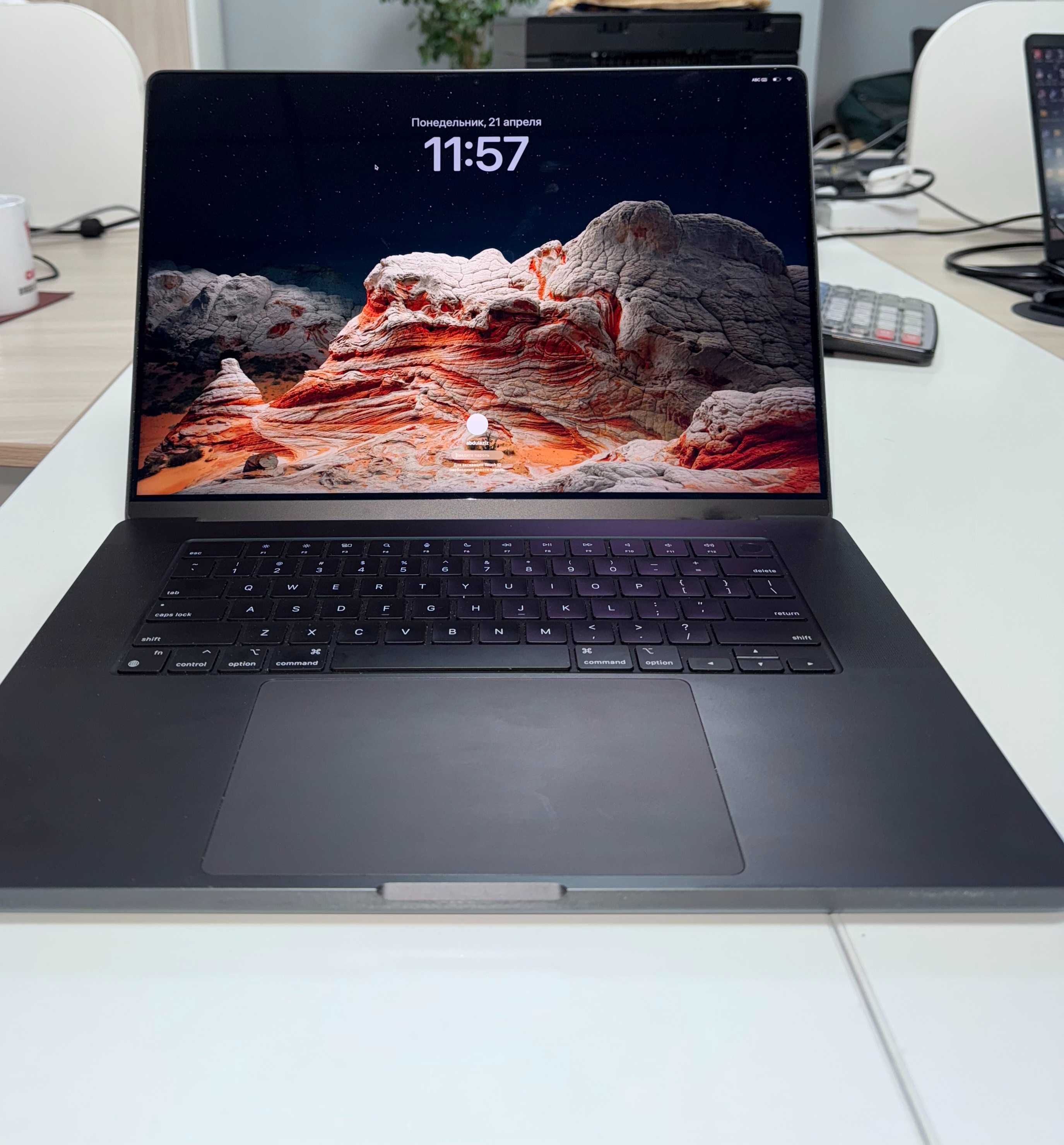 Срочно MacBook Pro 16 18/512