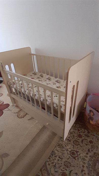 Манеж деревянный с матрасом